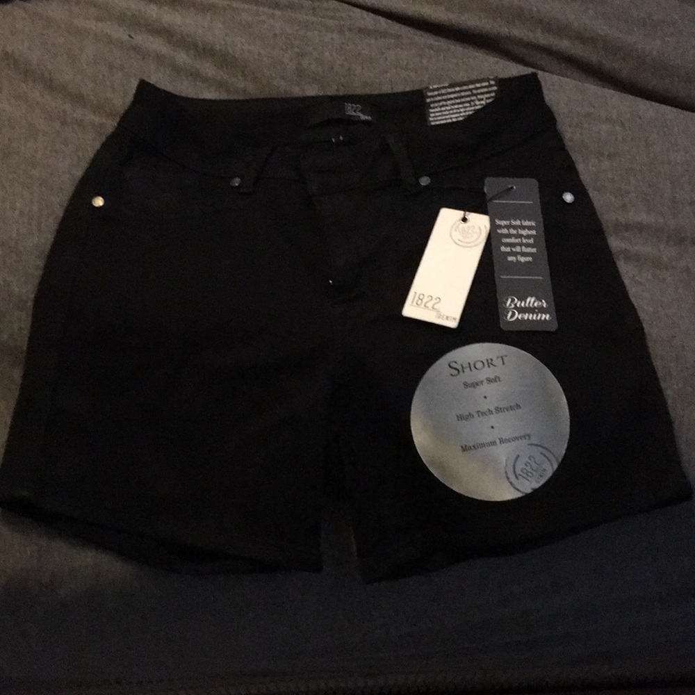 Juniors Black Shorts... NWT!!!